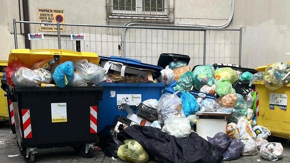 Degrado in centro città, tra via del Patriota, via Acquedotto e piazza Garibaldi. Le carenze nella raccolta dei rifiuti... Degrado in centro città, tra via del Patriota, via Acquedotto e piazza Garibaldi. Le carenze nella raccolta dei rifiuti...