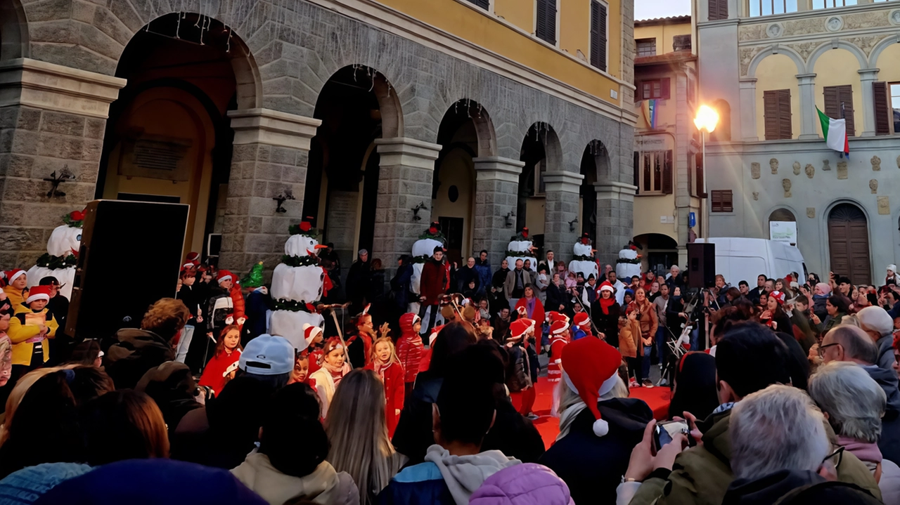Dopo più di un mese, chiusi ufficialmente gli eventi natalizi a Montevarchi, iniziati i primissimi giorni di dicembre: adesso il via ai saldi di stagione Dopo più di un mese, chiusi ufficialmente gli eventi natalizi a Montevarchi, iniziati i primissimi giorni di dicembre: adesso il via ai saldi di stagione