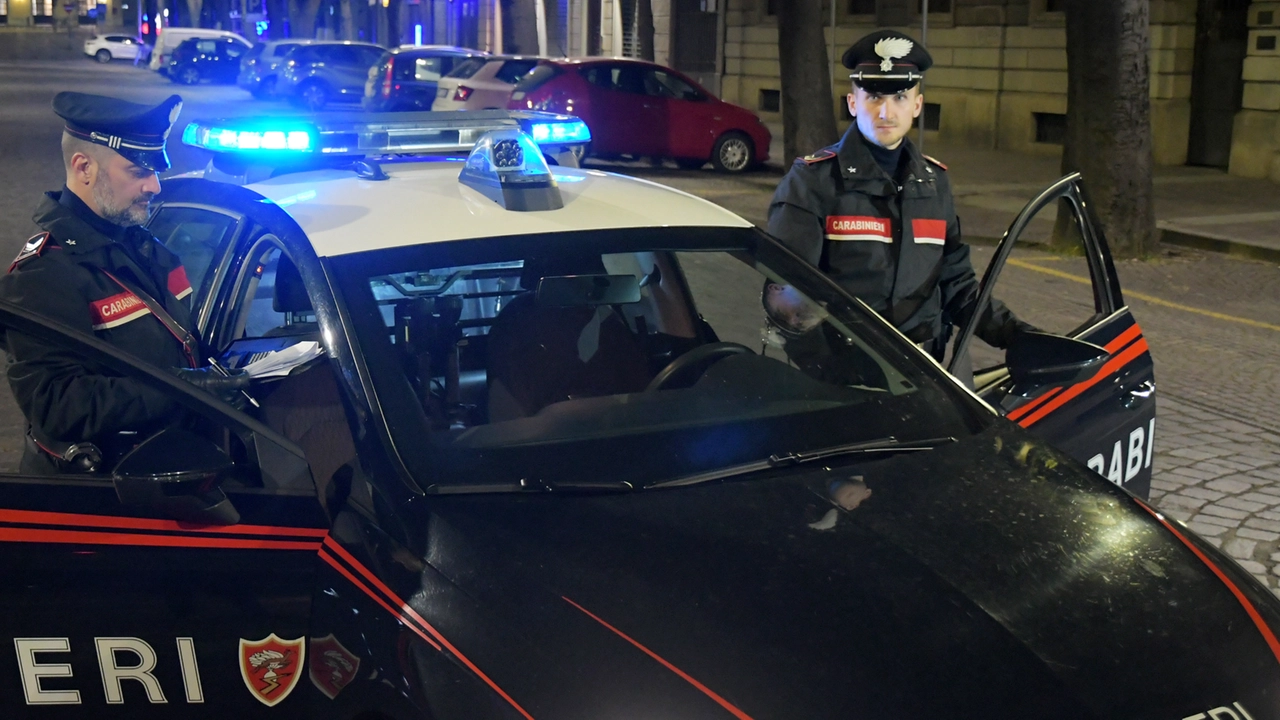 Lite furibonda in centro a Volterra, ragazzo di 17 anni accoltellato Lite furibonda in centro a Volterra, ragazzo di 17 anni accoltellato