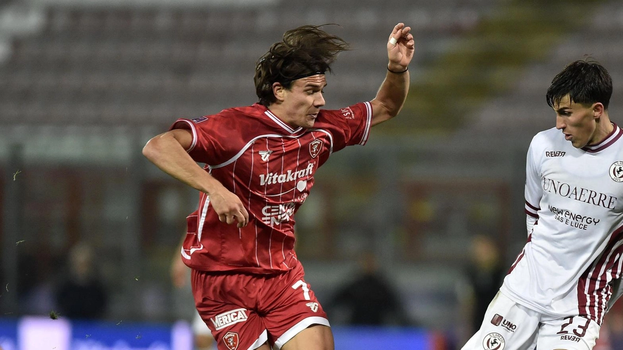 È trascorsa un’altra settimana senza notizie di mercato. Anzi una novità c’è stata: l’esterno del Gubbio, Francesco Corsinelli, non sarà... È trascorsa un’altra settimana senza notizie di mercato. Anzi una novità c’è stata: l’esterno del Gubbio, Francesco Corsinelli, non sarà...