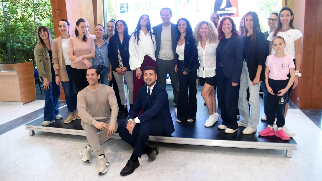 Dal 4 al 27 giugno all’Auditorium Caruso la rassegna organizzata da Comune e Fondazione Pucciniano. Venti scuole della città si esibiranno nei saggi e potranno partecipare a master class internazionali. Dal 4 al 27 giugno all’Auditorium Caruso la rassegna organizzata da Comune e Fondazione Pucciniano. Venti scuole della città si esibiranno nei saggi e potranno partecipare a master class internazionali.