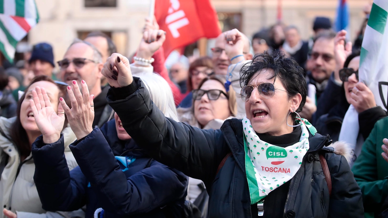 Beko, lavoratori in corteo. Pressing sulle istituzioni in vista del tavolo romano