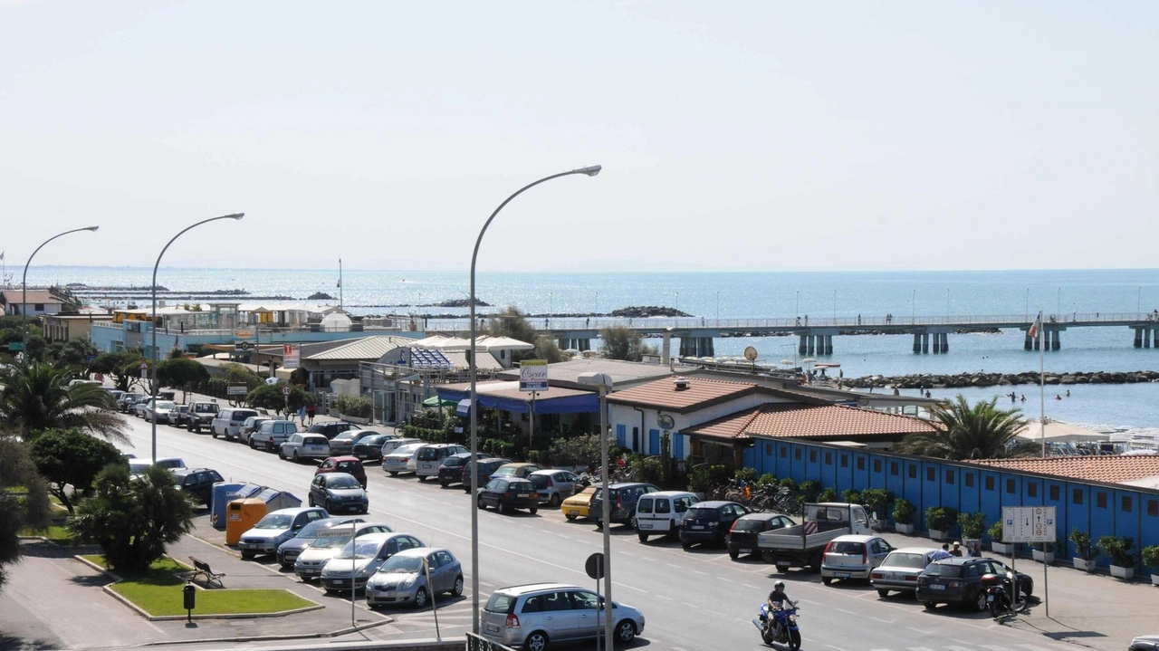 Il litorale massese meta di turisti e cittadini durante l’estate Il litorale massese meta di turisti e cittadini durante l’estate