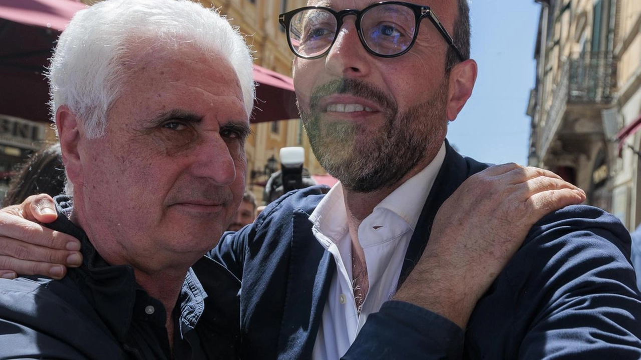 Antonio Mazzeo in una foto d’archivio insieme a un suo sostenitore foto Del Punta / Valtriani Antonio Mazzeo in una foto d’archivio insieme a un suo sostenitore foto Del Punta / Valtriani