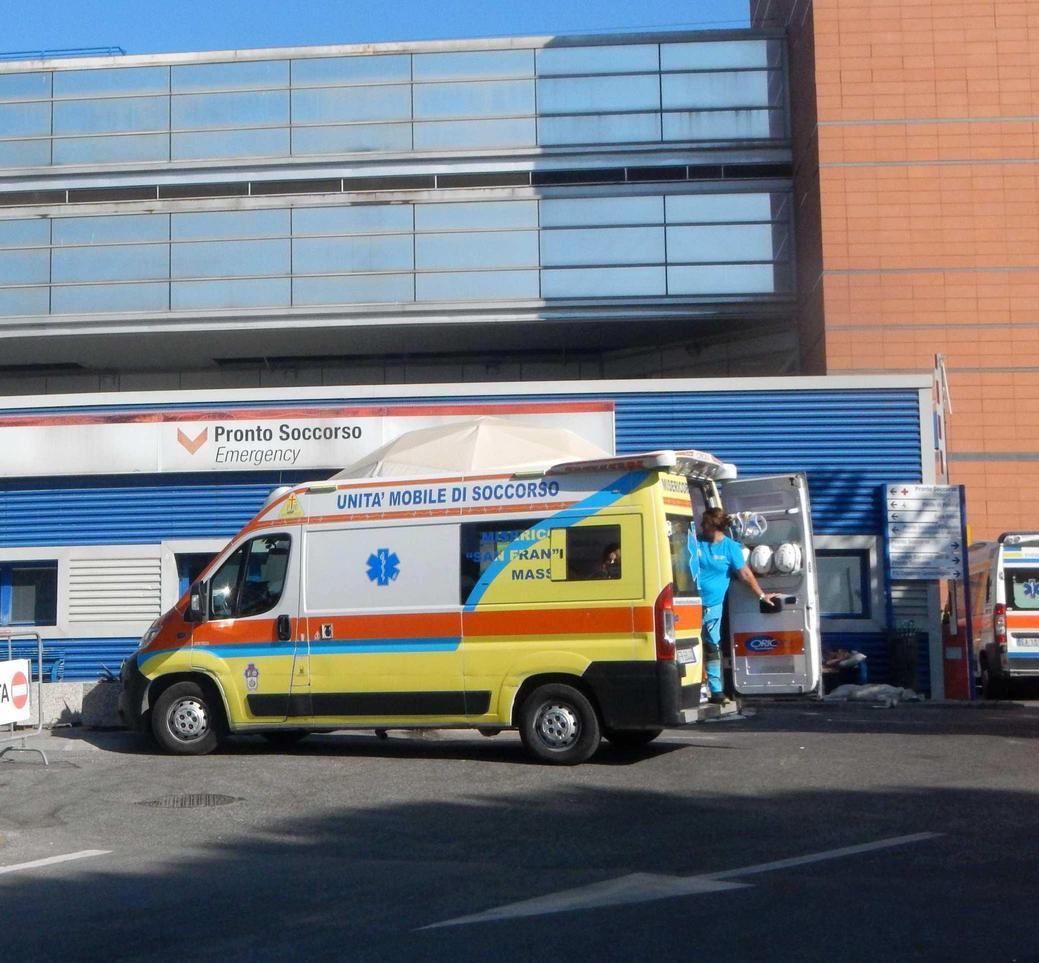 Aggredita brutalmente senza alcun motivo, anziana in ospedale