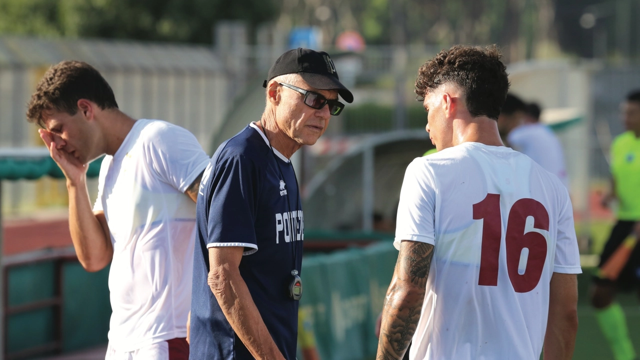 Mister Menichini durante il ritiro estivo Mister Menichini durante il ritiro estivo
