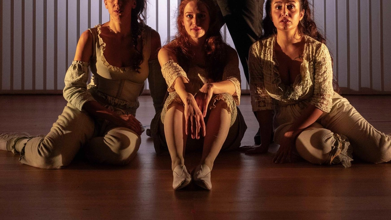Matthias Martelli porta in scena "Eretici. Il fuoco degli spiriti liberi" in sei teatri umbri, raccontando le vite di dissidenti storici. Un viaggio teatrale imperdibile tra ribelli e pensatori liberi. Matthias Martelli porta in scena "Eretici. Il fuoco degli spiriti liberi" in sei teatri umbri, raccontando le vite di dissidenti storici. Un viaggio teatrale imperdibile tra ribelli e pensatori liberi.