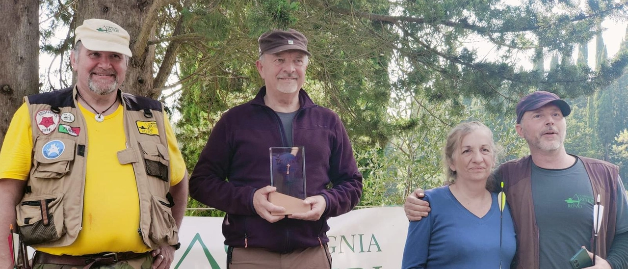 Il trofeo Apache di tiro con l’arco in natura, gli Arcieri del Rovo fanno centro con la solidarietà
