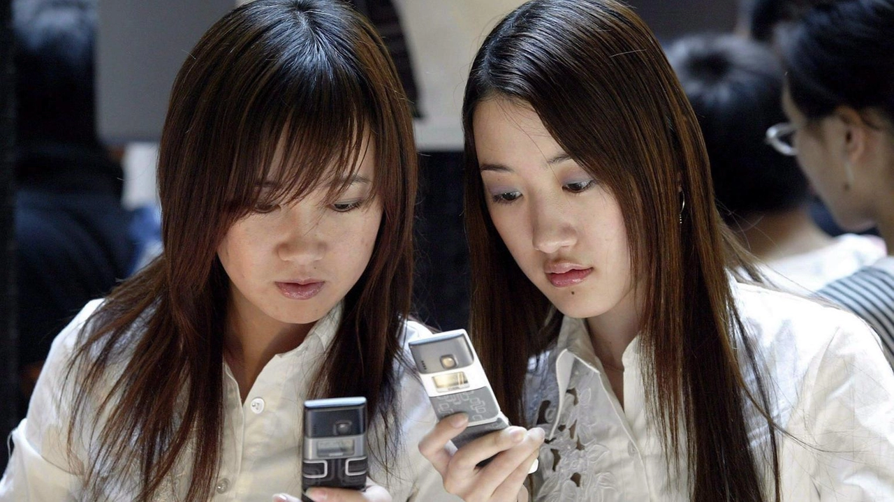 Le vendite al dettaglio in Cina crescono del 6,4% a maggio, mentre rallenta la produzione industriale al 5,8%. Le vendite al dettaglio in Cina crescono del 6,4% a maggio, mentre rallenta la produzione industriale al 5,8%.