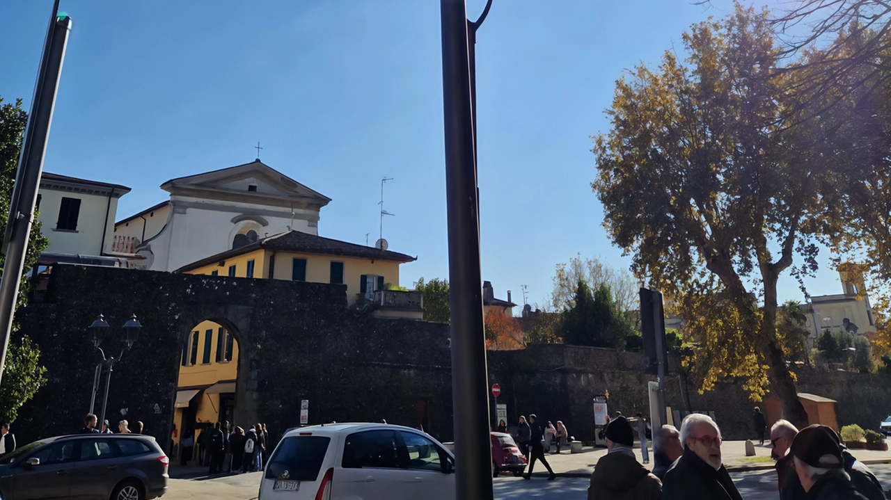 Una delle nuove telecamere che permetteranno di controllare le targhe dei veicoli in transito Una delle nuove telecamere che permetteranno di controllare le targhe dei veicoli in transito