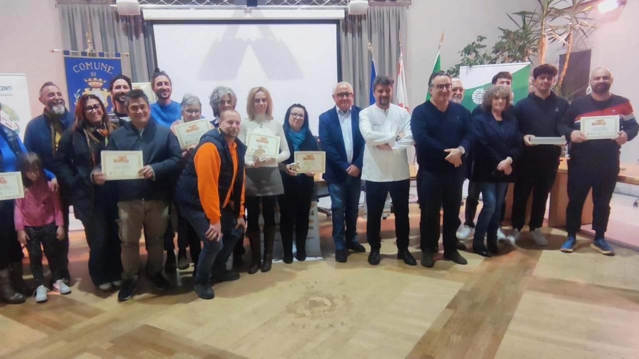 Terminata la festa della ’Disfida’. I vincitori premiati a seconda delle specialità . L’ospite stellato: "La nostra cucina è ’leggibile’ perché ispirata al territorio". Terminata la festa della ’Disfida’. I vincitori premiati a seconda delle specialità . L’ospite stellato: "La nostra cucina è ’leggibile’ perché ispirata al territorio".