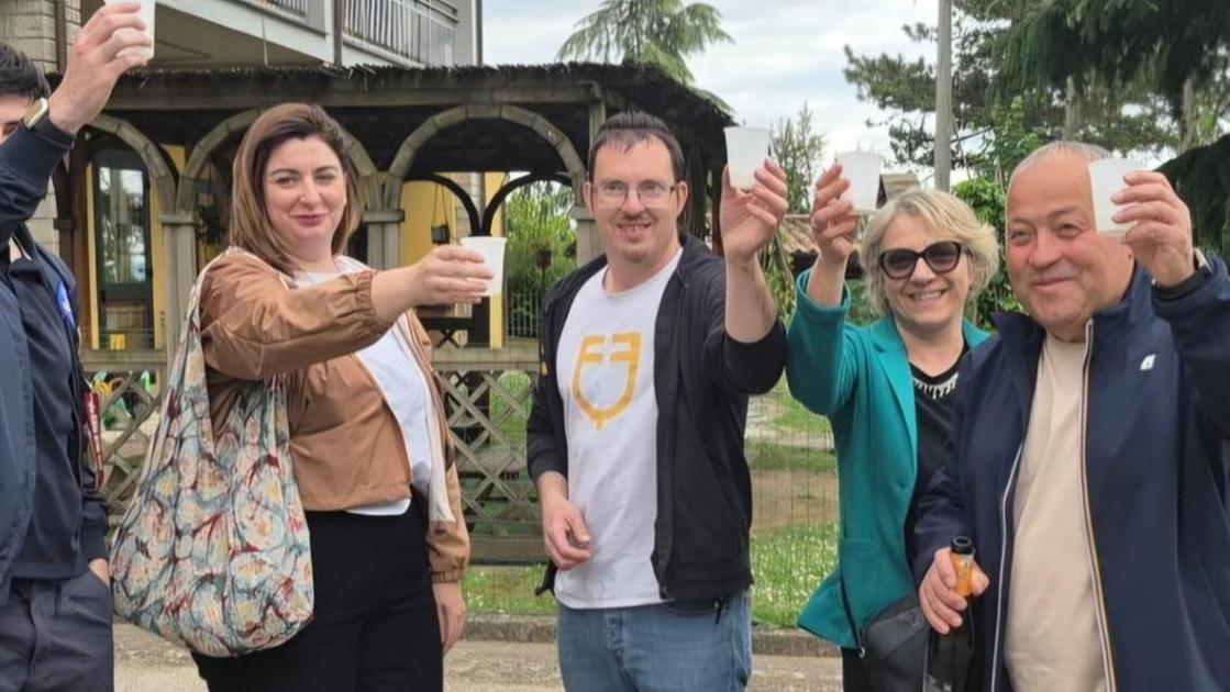 https://www.lanazione.it/image-service/view/acePublic/alias/contentid/MDQzZTI2ODUtYmFmNi00/0/rinaldo-mancini-vince-con-il-73-38-partecipazione-attiva-dei-cittadini.jpeg?f=16:9&w=1200&h=630
