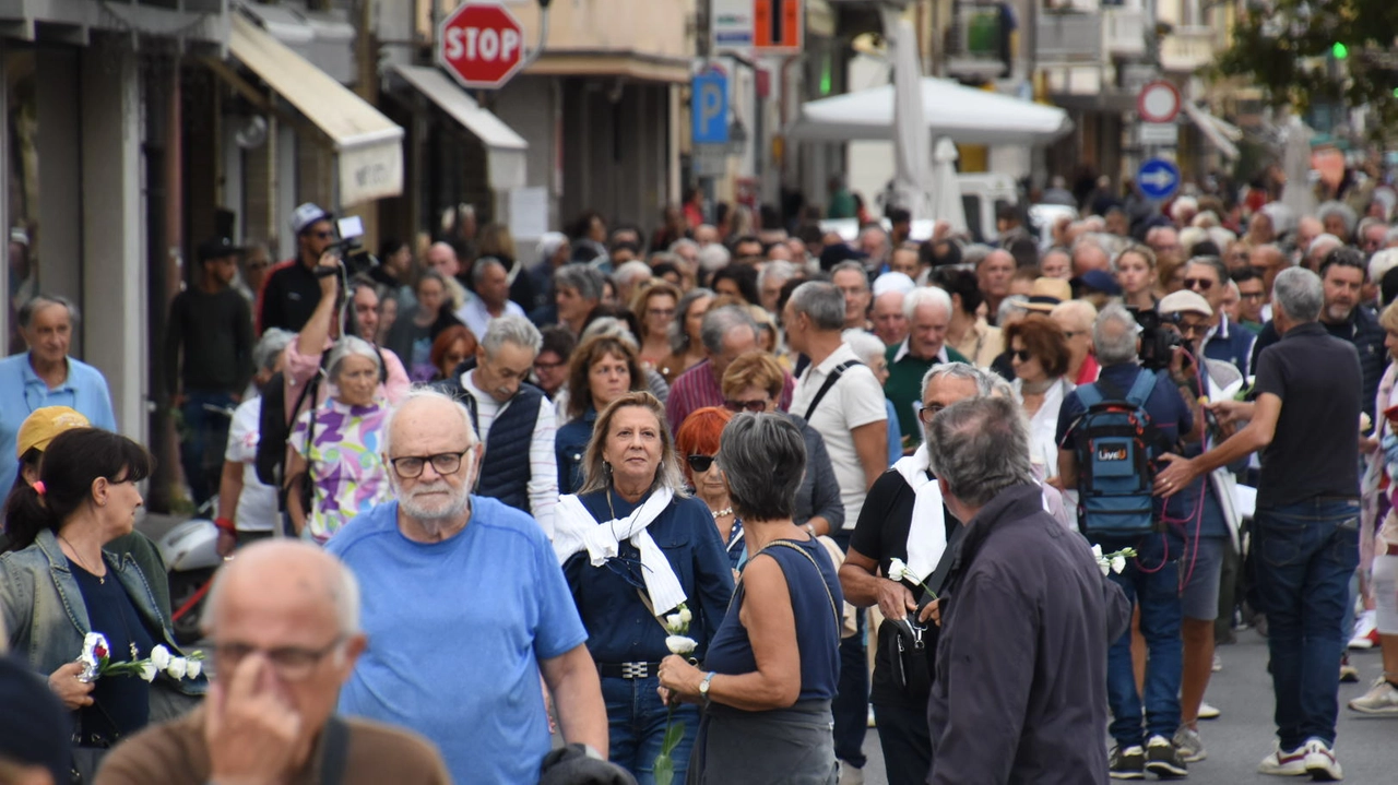 Un momento della manifestazione silenziosa promossa sabato dal Forum della pace Un momento della manifestazione silenziosa promossa sabato dal Forum della pace
