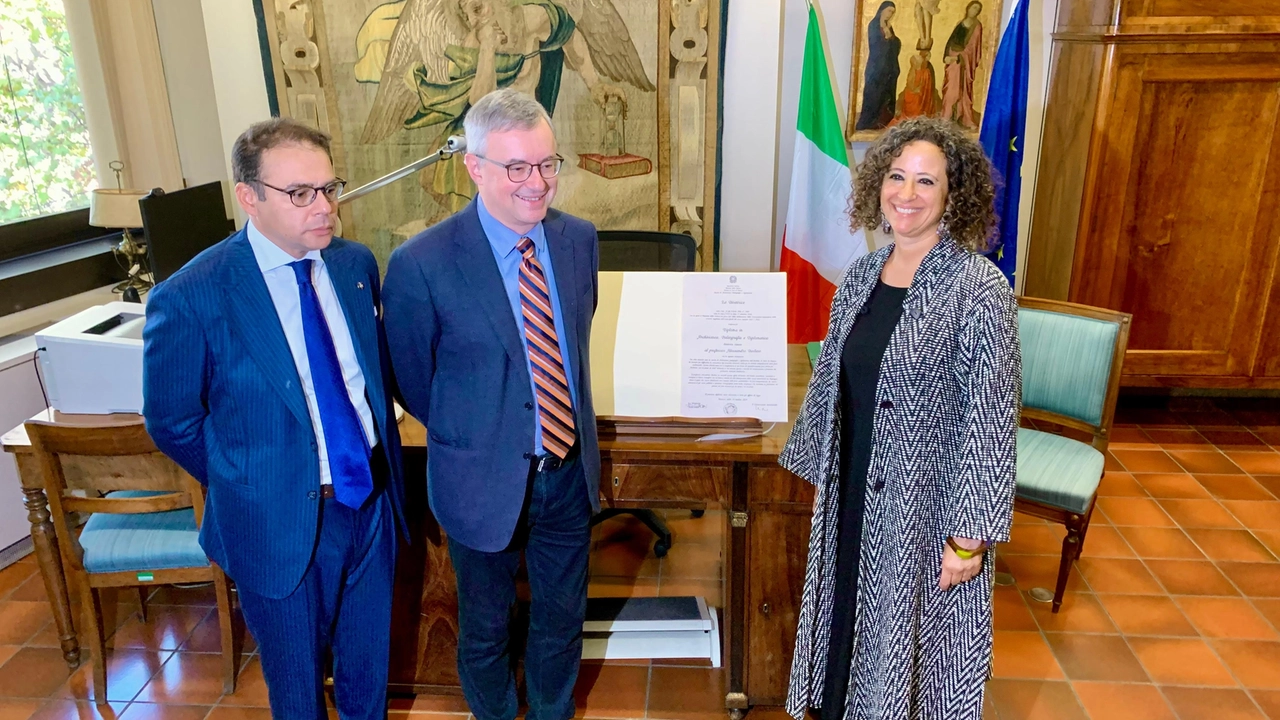 Da sinistra, il direttore generale Archivi Antonio Tarasco, il professor Barbero e la direttirece dell'Archivio di Stato Paola D'Orsi
