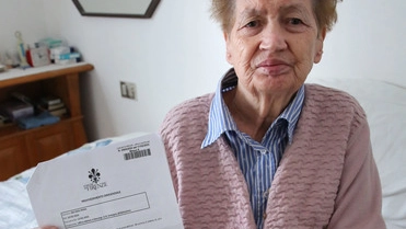 La signora Maria Piancaldini ha perso, oer ora, i diritti di assegnazione dell'alloggio dell'Erp (Foto Marco Mori/New Press Photo)