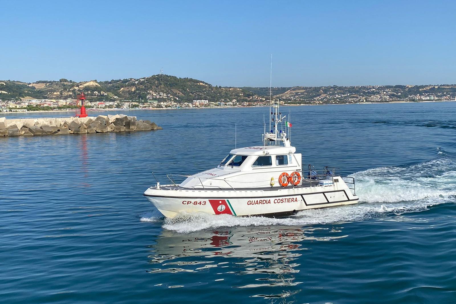 https://www.lanazione.it/image-service/view/acePublic/alias/contentid/MDRjNGEwMjMtMjVkZC00/0/intervenuta-la-guardia-costiera-foto-di-repertorio.jpeg