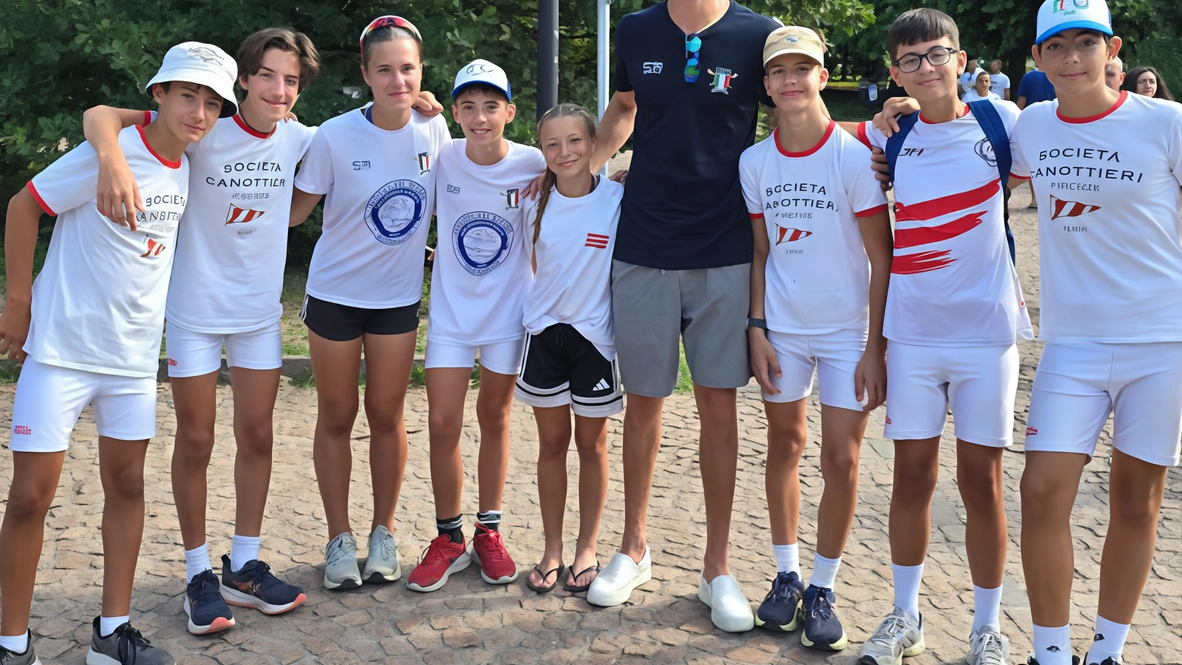 Gli atleti della ‘Firenze’ col vicecampione olimpico Giacomo Gentili Gli atleti della ‘Firenze’ col vicecampione olimpico Giacomo Gentili