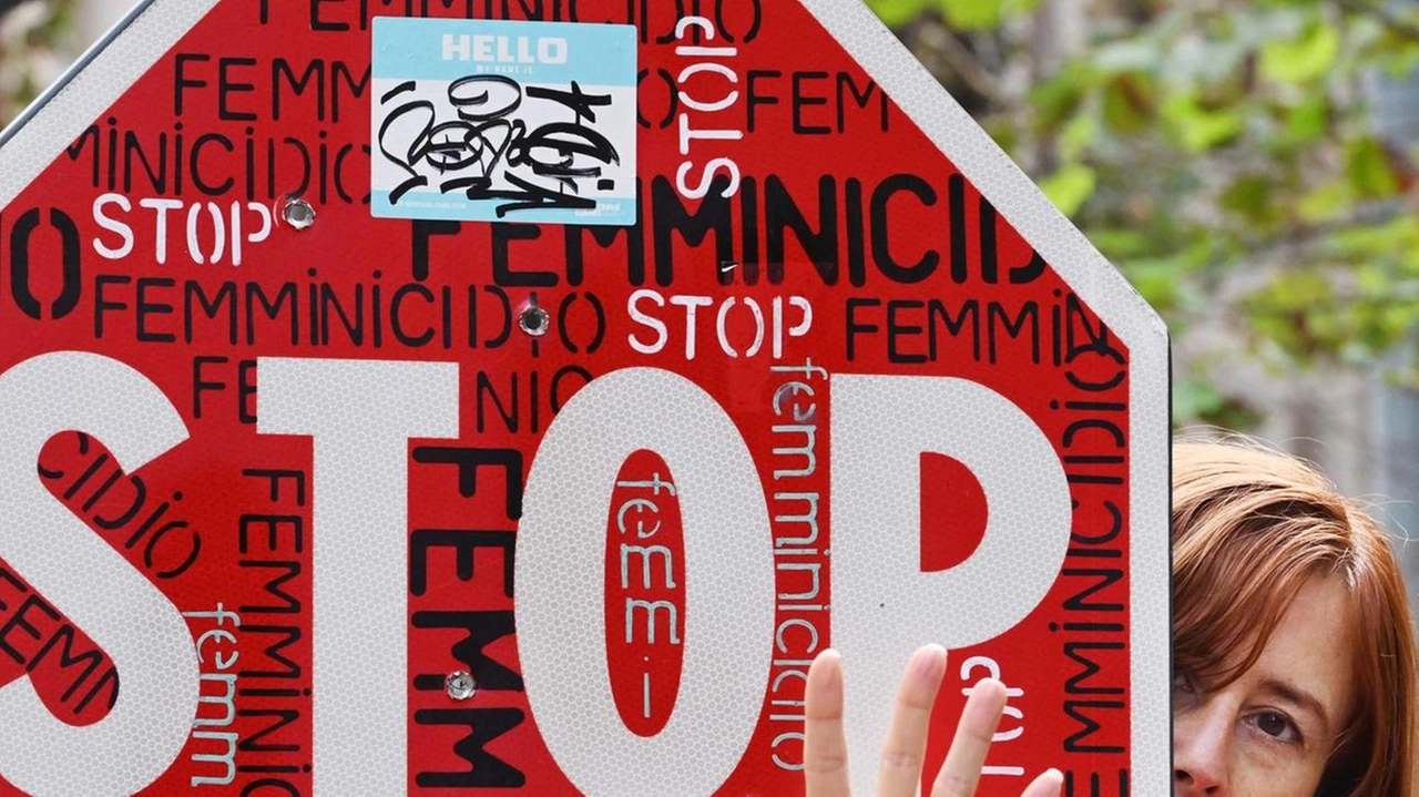 Fucecchio si prepara ad ospitare una serie di iniziative per la giornata internazionale contro la violenza sulle donne, con eventi come flash mob, incontri e preghiere, fino al 30 novembre. Fucecchio si prepara ad ospitare una serie di iniziative per la giornata internazionale contro la violenza sulle donne, con eventi come flash mob, incontri e preghiere, fino al 30 novembre.