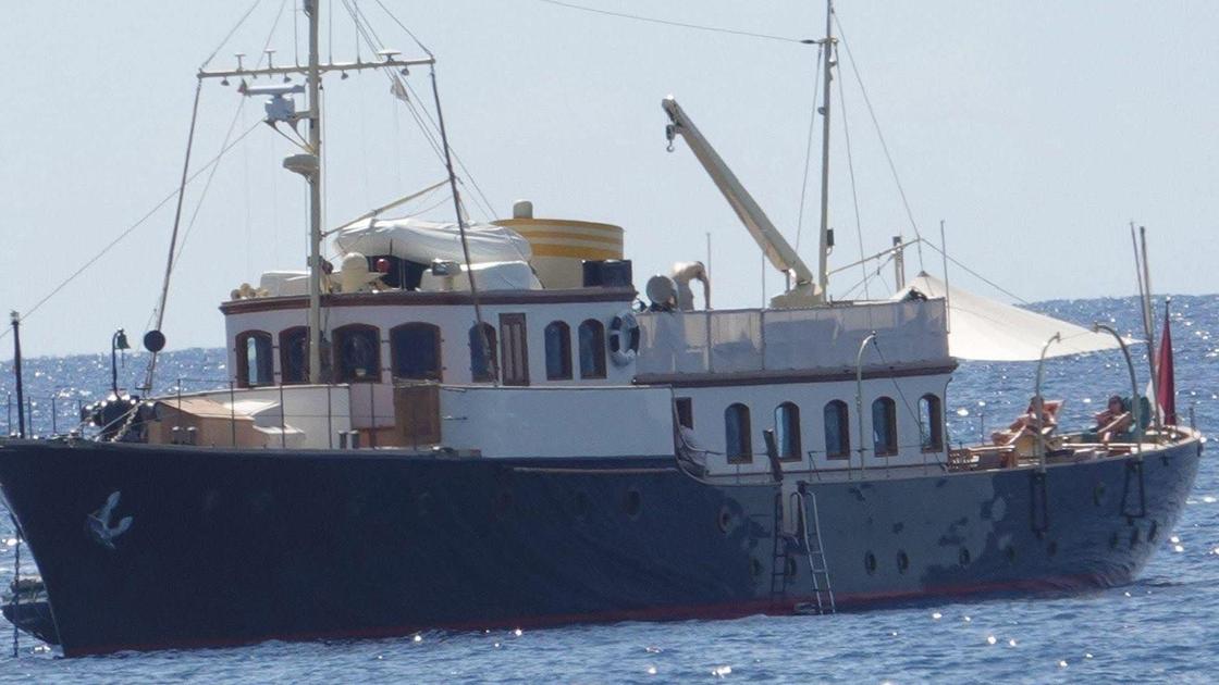 https://www.lanazione.it/image-service/view/acePublic/alias/contentid/MDRkMTg5MWQtMTk1ZS00/0/lelegante-pacha-iii-della-famiglia-grimaldi-davanti-a-porto-ercole.jpeg?f=16:9&w=1200&h=630