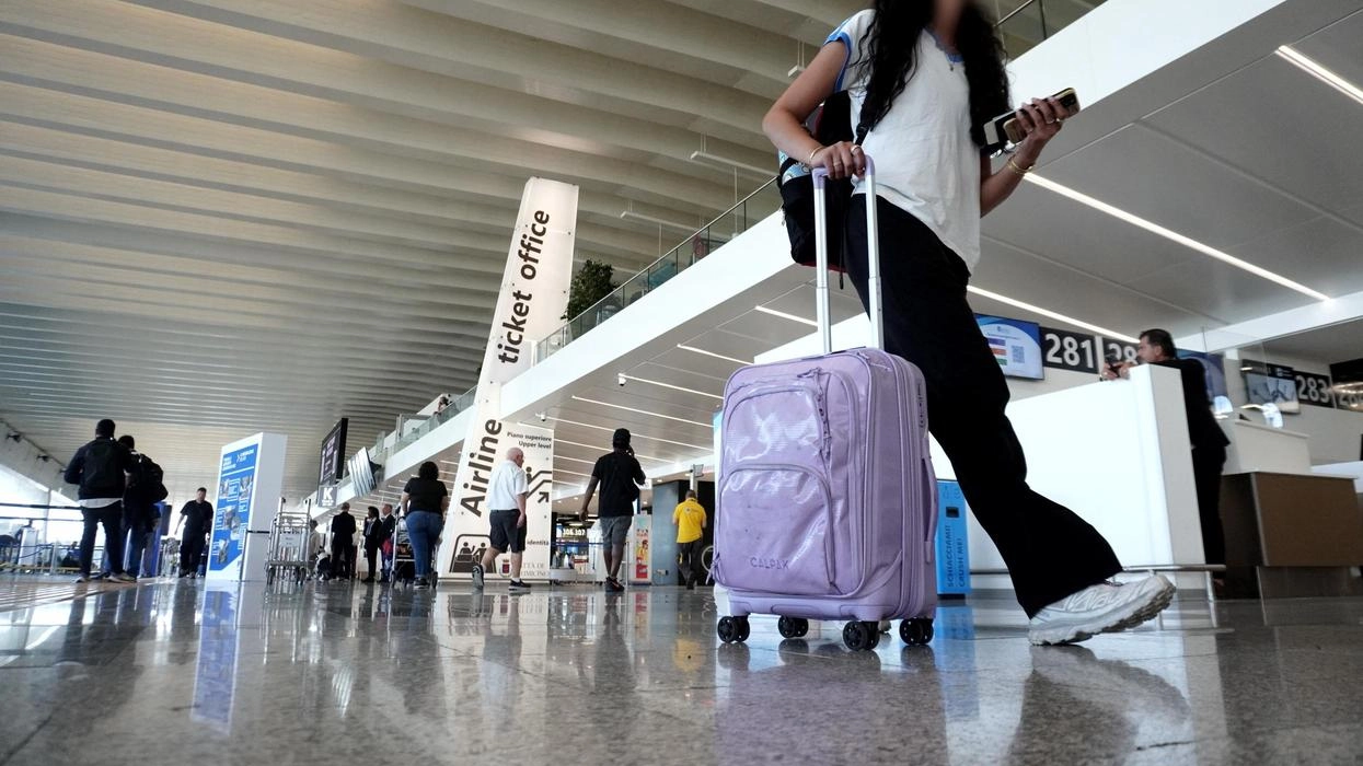 La coppia di turisti folignati è stata fatta atterrare all’aeroporto di Fiumicino La coppia di turisti folignati è stata fatta atterrare all’aeroporto di Fiumicino