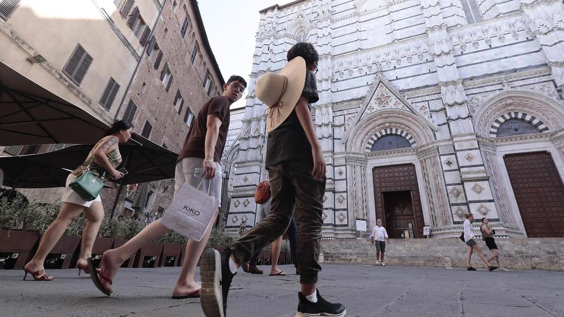 Turismo e dazi, allarme rosso. Guasconi: "Troppa incertezza, stravolte tutte le previsioni" Turismo e dazi, allarme rosso. Guasconi: "Troppa incertezza, stravolte tutte le previsioni"