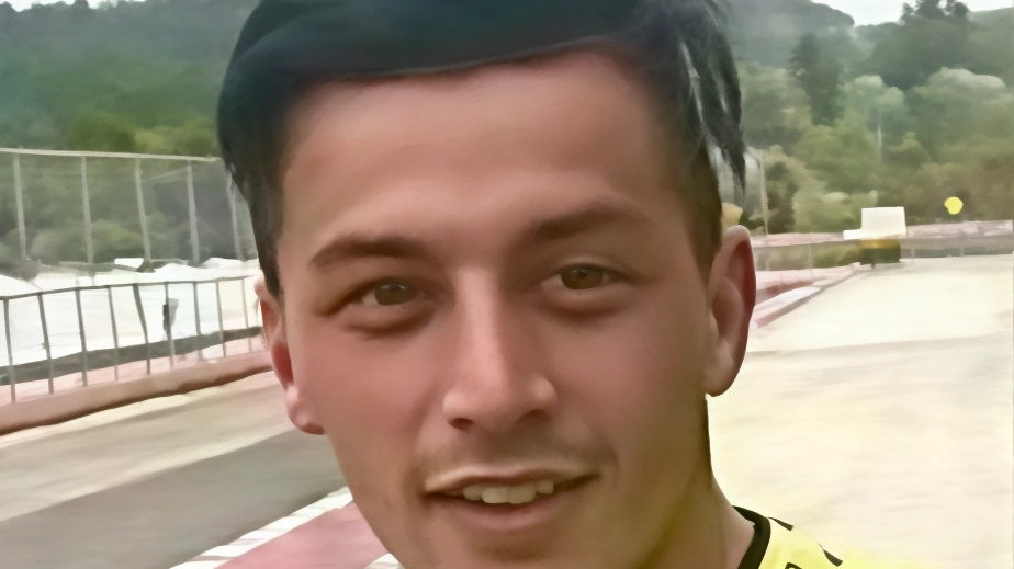 Nicola Cardinali aveva. 29 anni Nicola Cardinali aveva. 29 anni