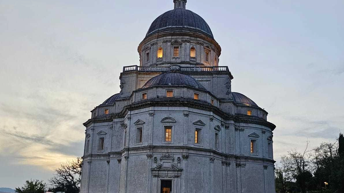Il Tempio della Consolazione è il monumento simbolo della città di Jacopone. È possibile votarlo ed eleggerlo “luogo del cuore“ grazie all’iniziativa del Fai Il Tempio della Consolazione è il monumento simbolo della città di Jacopone. È possibile votarlo ed eleggerlo “luogo del cuore“ grazie all’iniziativa del Fai
