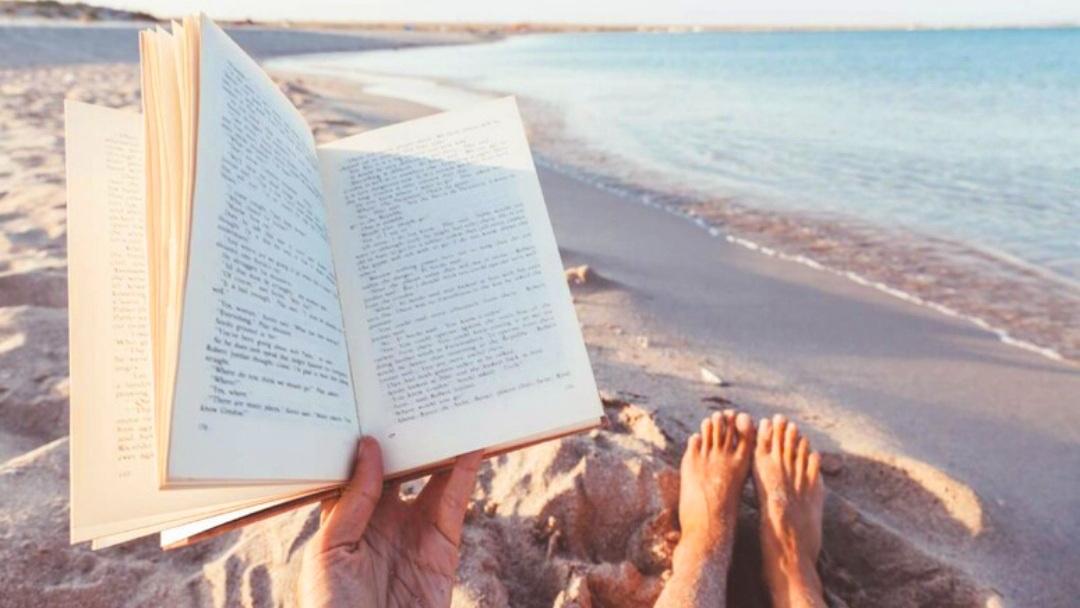 19 luglio, tempo di viaggi e vacanze: quali libri mettere in valigia? 19 luglio, tempo di viaggi e vacanze: quali libri mettere in valigia?