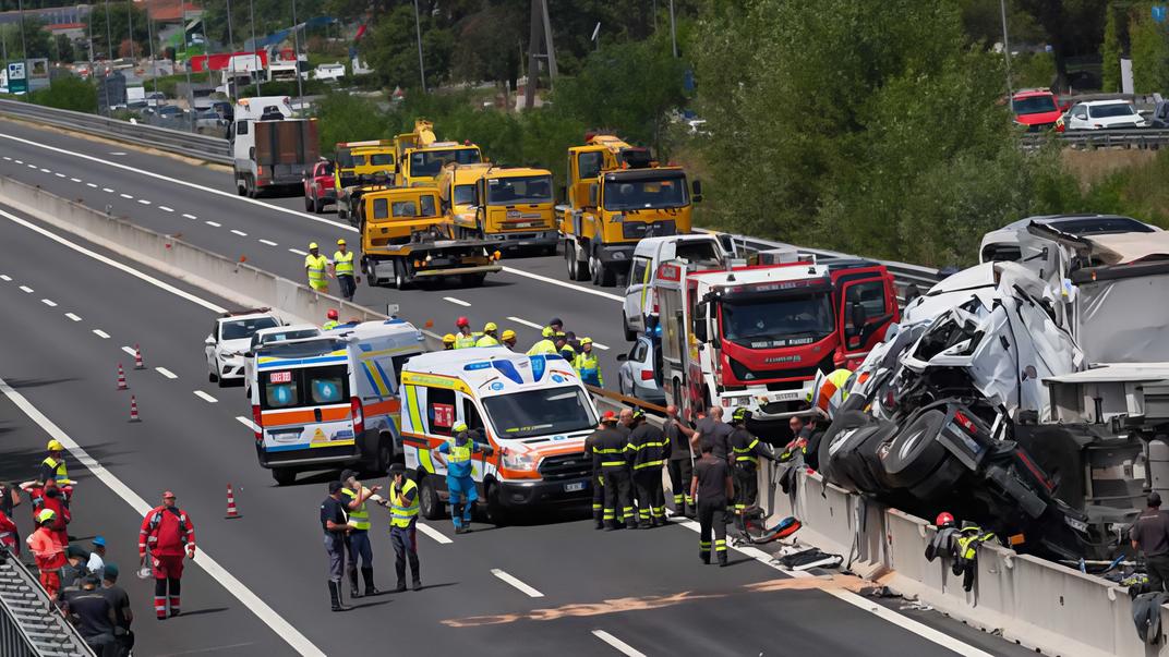 morti in a1 si indaga per omicidio stradale mezzi sotto sequestro aperta un8217inchiesta
