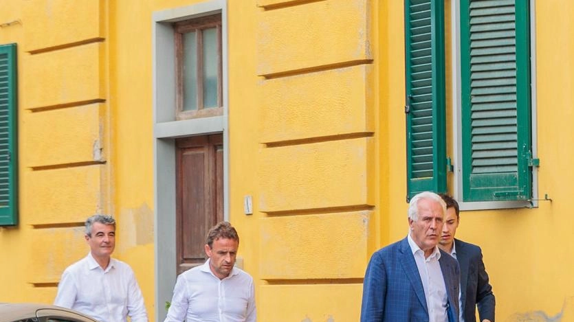Il governatore Giani esce da una delle 5 riunioni sulla base militare nella sede del Parco a San Rossore Il governatore Giani esce da una delle 5 riunioni sulla base militare nella sede del Parco a San Rossore