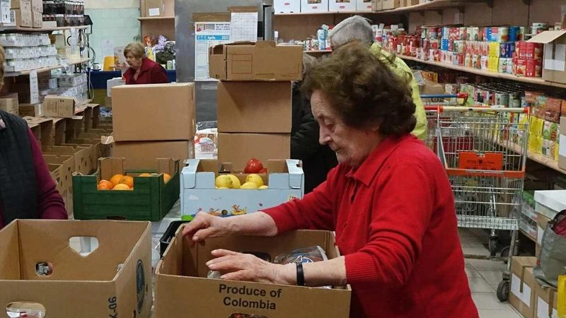 Il "Germoglio" distribuisce, a Viareggio tutti i giorni, beni di prima necessità. Un esempio di apertura agli altri presente da oltre venti anni sul territorio .