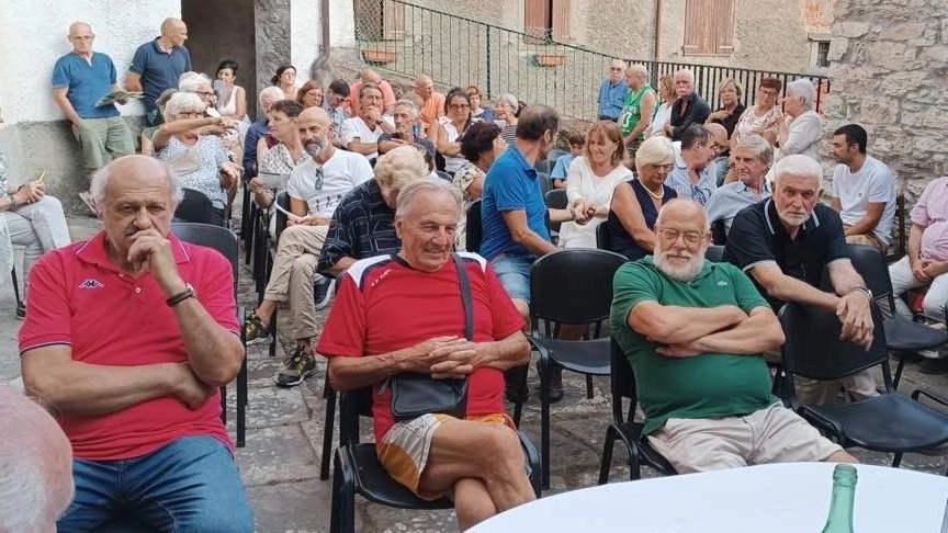 Comano, dibattito sul ripopolamento e sulla ricerca di soluzioni all’abbandono dei paesi. Le idee di amministratori e cittadini, l’esperienza di chi ha scelto di cambiare vita. Comano, dibattito sul ripopolamento e sulla ricerca di soluzioni all’abbandono dei paesi. Le idee di amministratori e cittadini, l’esperienza di chi ha scelto di cambiare vita.