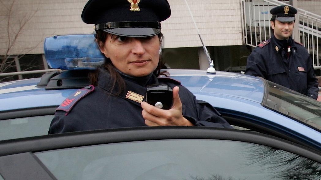 https://www.lanazione.it/image-service/view/acePublic/alias/contentid/MDU2Y2FkOWEtNWRjOS00/0/perseguita-la-ex-arrestato-dalla-polizia.jpeg?f=16:9&w=1200&h=630