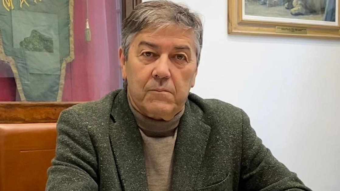Il sindaco Bruno Murzi interviene sui tempi di affidamento delle due spiagge comunali attrezzate Il sindaco Bruno Murzi interviene sui tempi di affidamento delle due spiagge comunali attrezzate