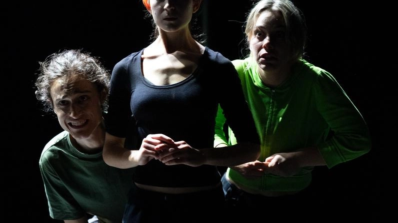 Da stasera al Fabbricone in scena un testo senza tempo che scava in profondità nei temi del riscatto sociale e della lotta per la sopravvivenza in un mondo che cambia Da stasera al Fabbricone in scena un testo senza tempo che scava in profondità nei temi del riscatto sociale e della lotta per la sopravvivenza in un mondo che cambia