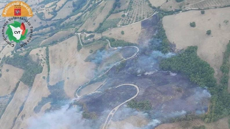 La zona interessata dall'incendio in provincia di Grosseto