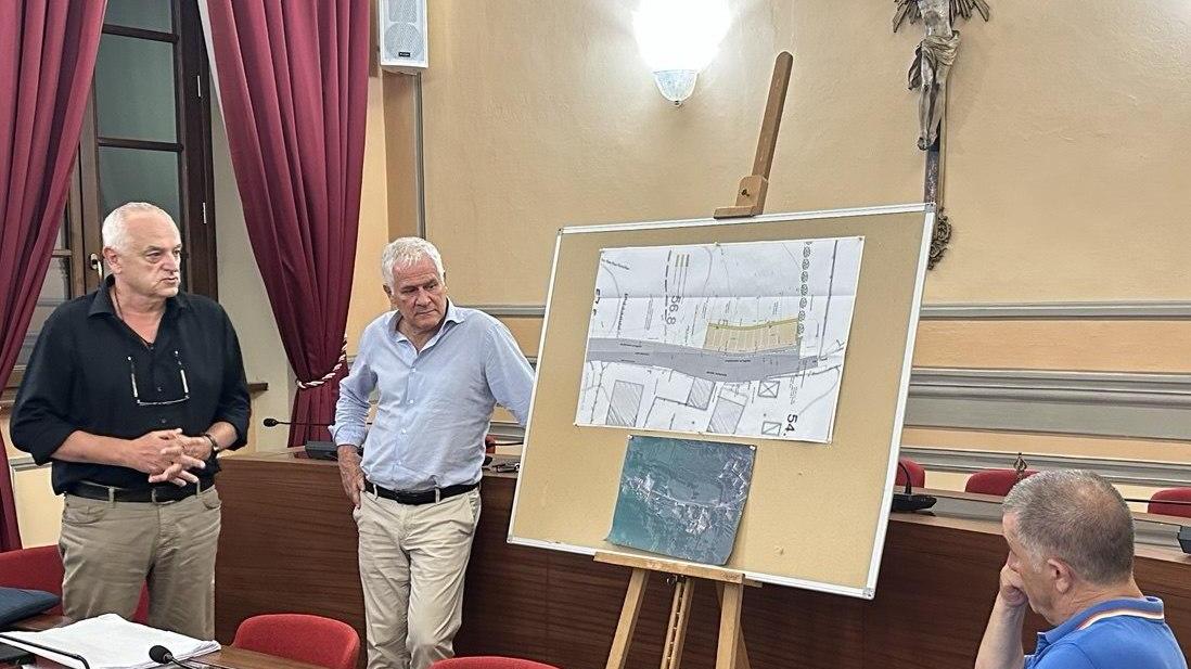 La futura via Fondi. La strada sarà allargata. E nascerà un parcheggio La futura via Fondi. La strada sarà allargata. E nascerà un parcheggio