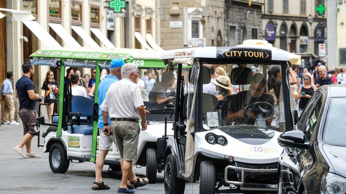 Il turismo degli spiccioli a Firenze. ‘Dividono il piatto in due e l’acqua dal rubinetto’ Il turismo degli spiccioli a Firenze. ‘Dividono il piatto in due e l’acqua dal rubinetto’