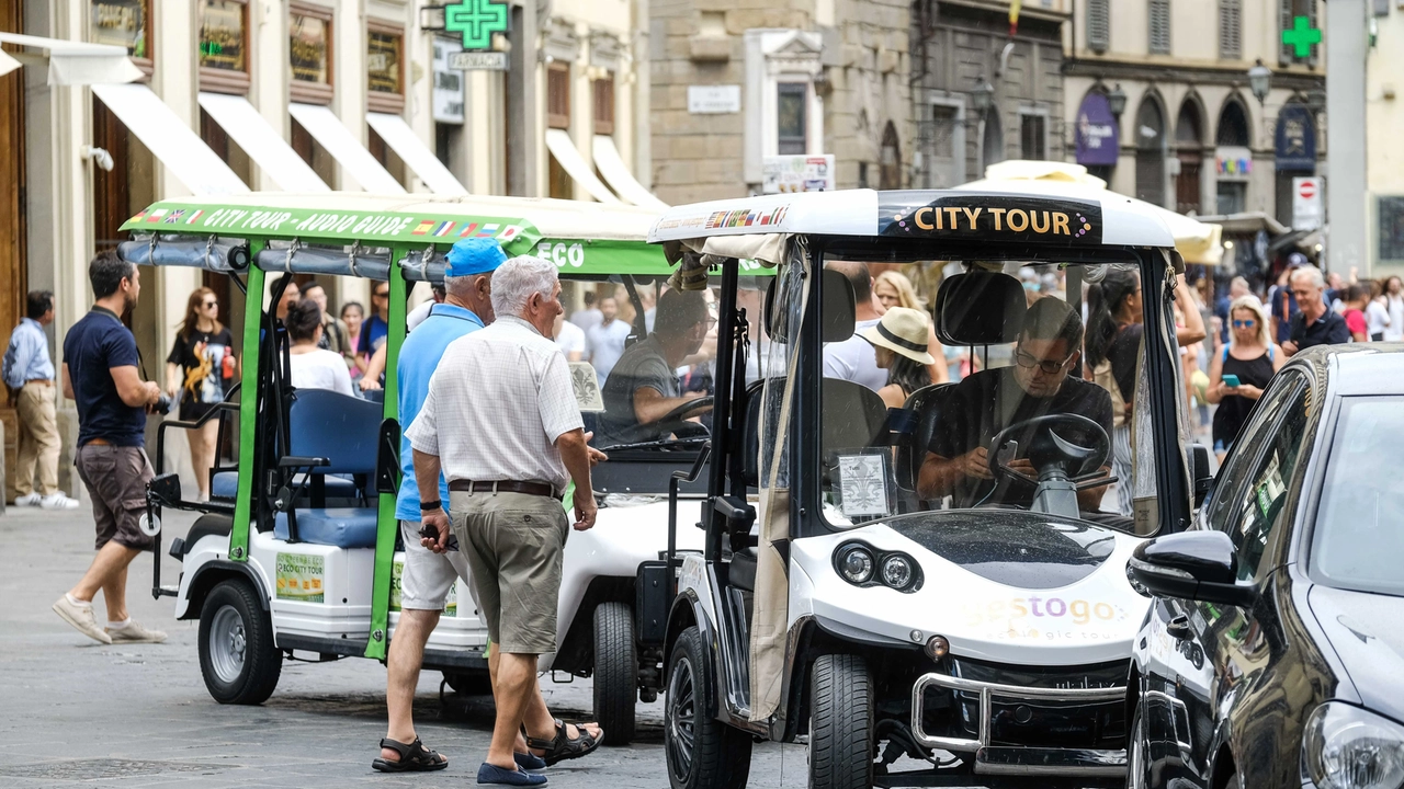 Turisti a Firenze in un'immagine di repertorio