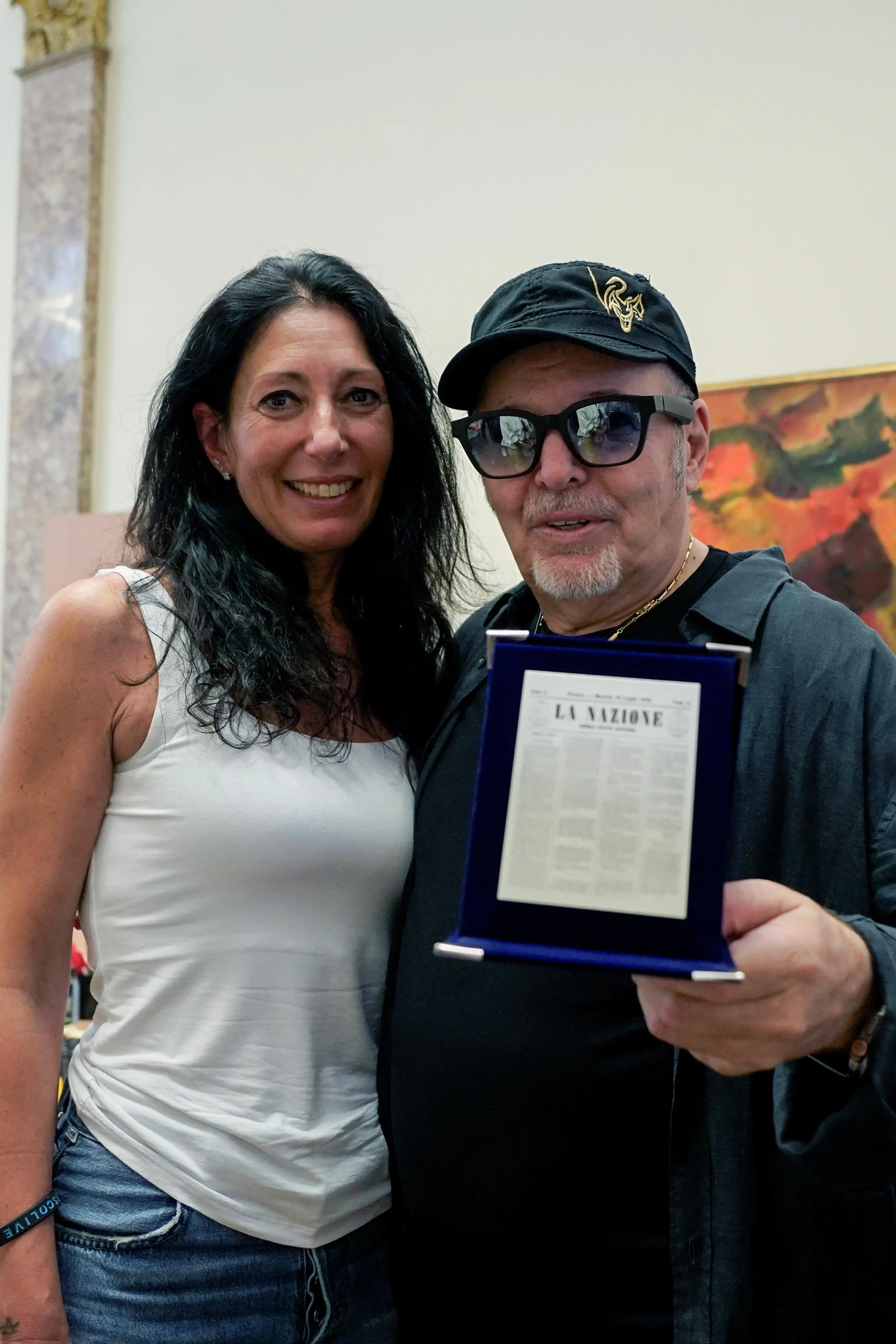 A Vasco Rossi la targa dei 165 anni de La Nazione: “Mi raccomando, che mia mamma vi legge”