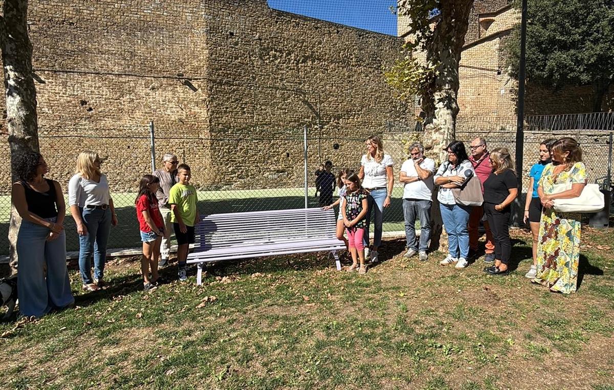 Inaugurata la Panchina Lilla, simbolo della lotta ai Disturbi del Comportamento Alimentare