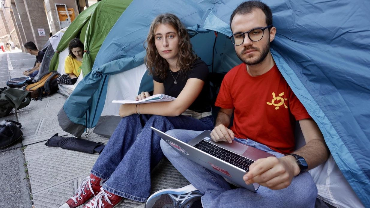 Una protesta degli studenti contro il caro affitti al polo universitario di Novoli Una protesta degli studenti contro il caro affitti al polo universitario di Novoli