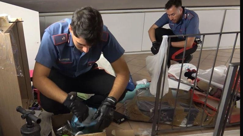 Le perquisizioni dei carabinieri scattate all’alba di ieri mattina a Firenze e in altre province