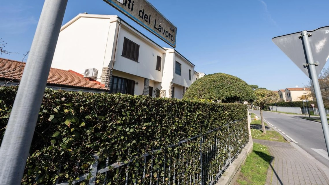 Via Caduti del Lavoro, nel quartiere di Barbaricina, dove è avvenuto l’incidente giovedì sera: la dinamica è al vaglio della Municipale Via Caduti del Lavoro, nel quartiere di Barbaricina, dove è avvenuto l’incidente giovedì sera: la dinamica è al vaglio della Municipale