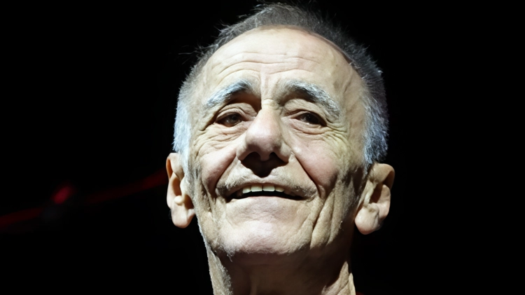 Ultimo concerto di Prato è spettacolo con Roberto Vecchioni stasera alle 21 a Villa Guicciardini. Tour "Tra il silenzio e il tuono" con la sua band storica. Ultimo concerto di Prato è spettacolo con Roberto Vecchioni stasera alle 21 a Villa Guicciardini. Tour "Tra il silenzio e il tuono" con la sua band storica.