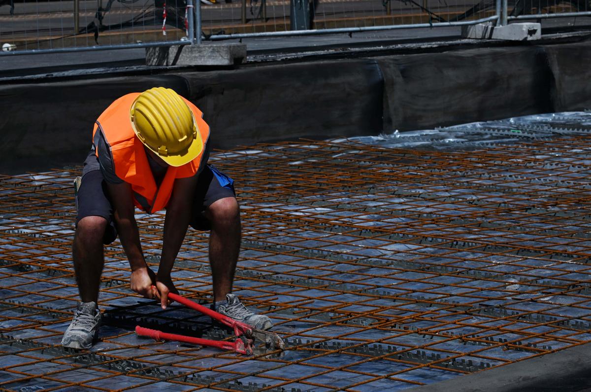 https://www.lanazione.it/image-service/view/acePublic/alias/contentid/MDUyZDVhY2MtMDFhZC00/0/230142135328_bettolini_foto_simbolica_cantiere_operai_edilizia_v.jpeg?f=1.91:1&w=1200