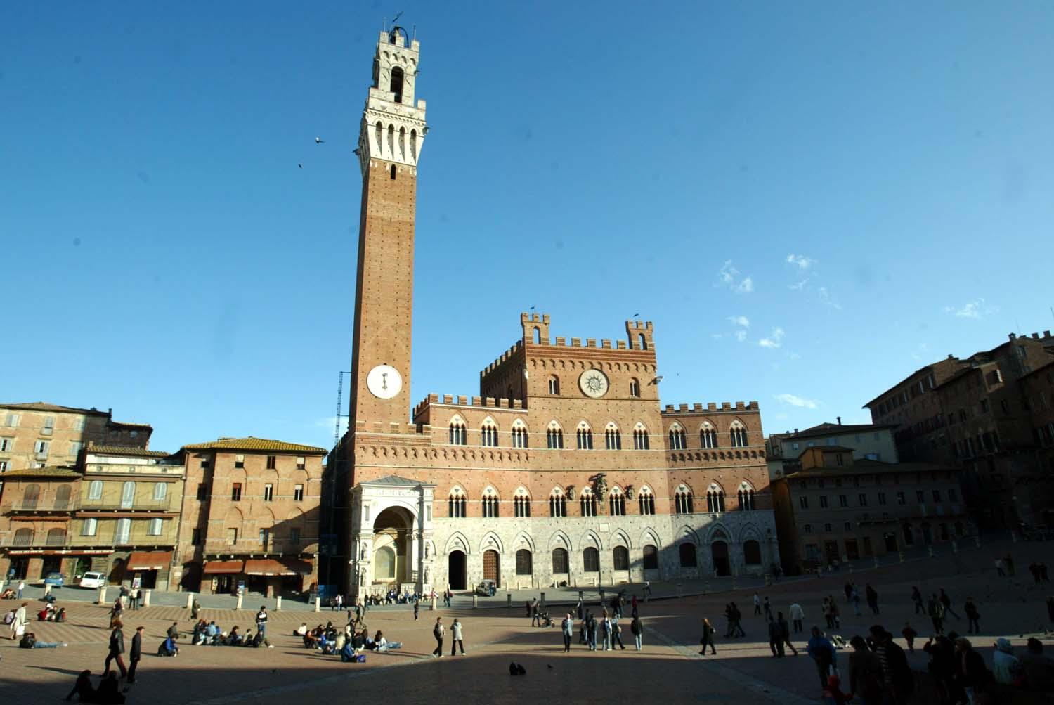 palio di siena nel cortile del podest224 si svela il drappellone
