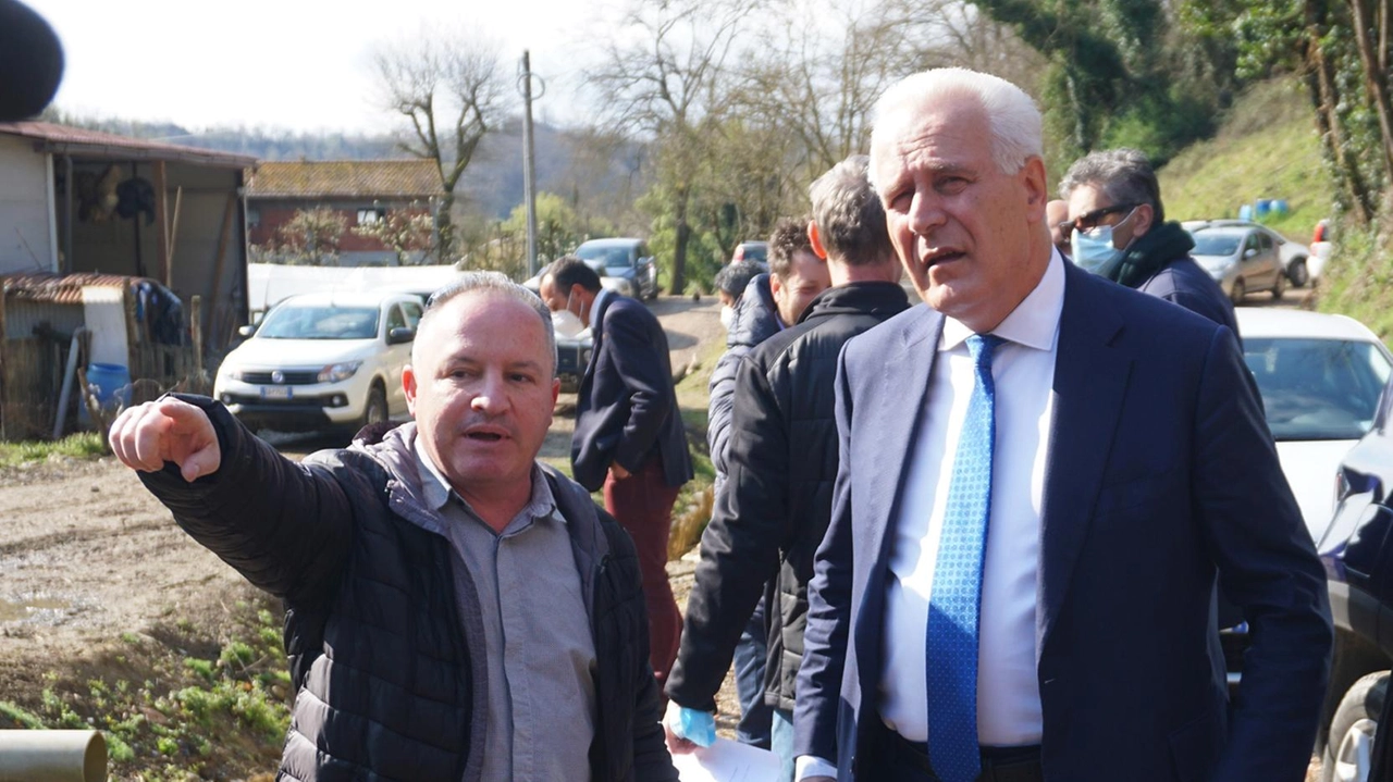 Il governatore Giani duarnte i lavori per la vcassa di esapnsione a Rantigioni Il governatore Giani duarnte i lavori per la vcassa di esapnsione a Rantigioni