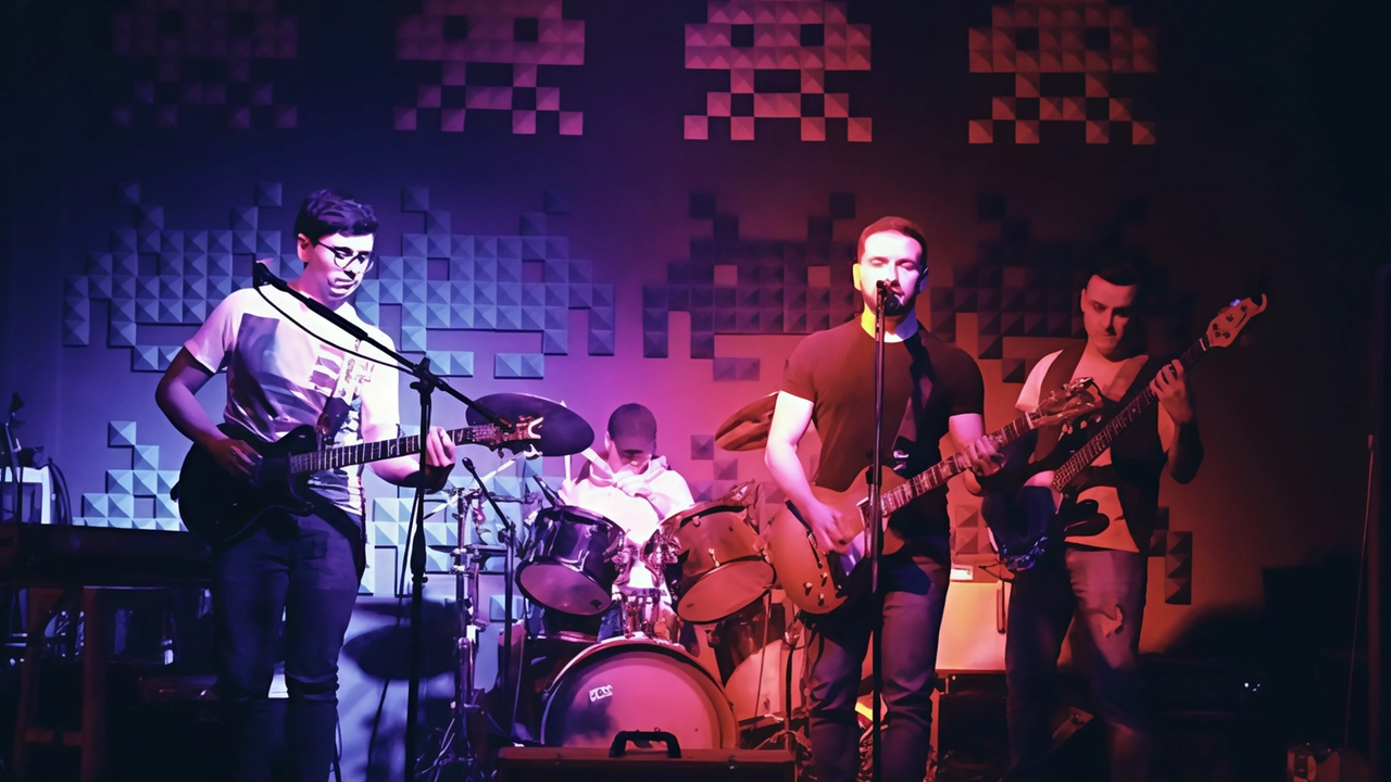 Una band sul palco dell’8 Bit Art Lab a Montelupo Fiorentino che organizza il contest musicale per artisti toscani che suonano brani inediti Una band sul palco dell’8 Bit Art Lab a Montelupo Fiorentino che organizza il contest musicale per artisti toscani che suonano brani inediti