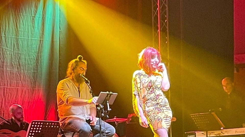 I più grandi successi di Fabrizio De André diventano spettacolo nell’evento “E allora non chiamatemi Faber” in scena sabato 17... I più grandi successi di Fabrizio De André diventano spettacolo nell’evento “E allora non chiamatemi Faber” in scena sabato 17...